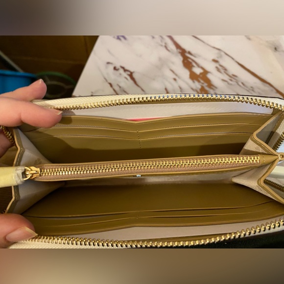 New with tags Kate Spade zipper wallet - Picture 3 of 3